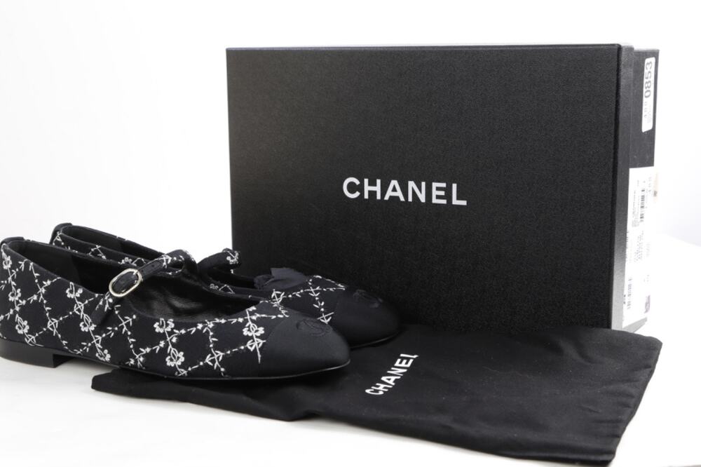 Chanel Black Floral Embroidered Mary Jane Ballerina Flat Shoes CC Cap Toe 39